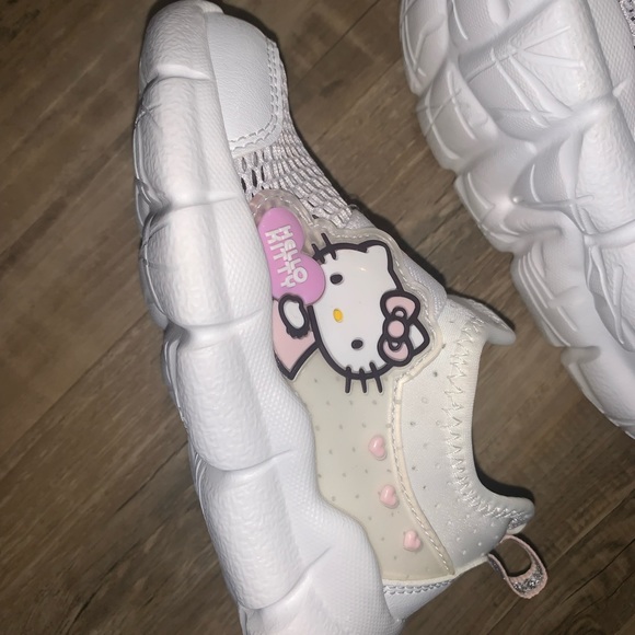 Hello Kitty Sneakers 7.5 - Picture 3 of 10